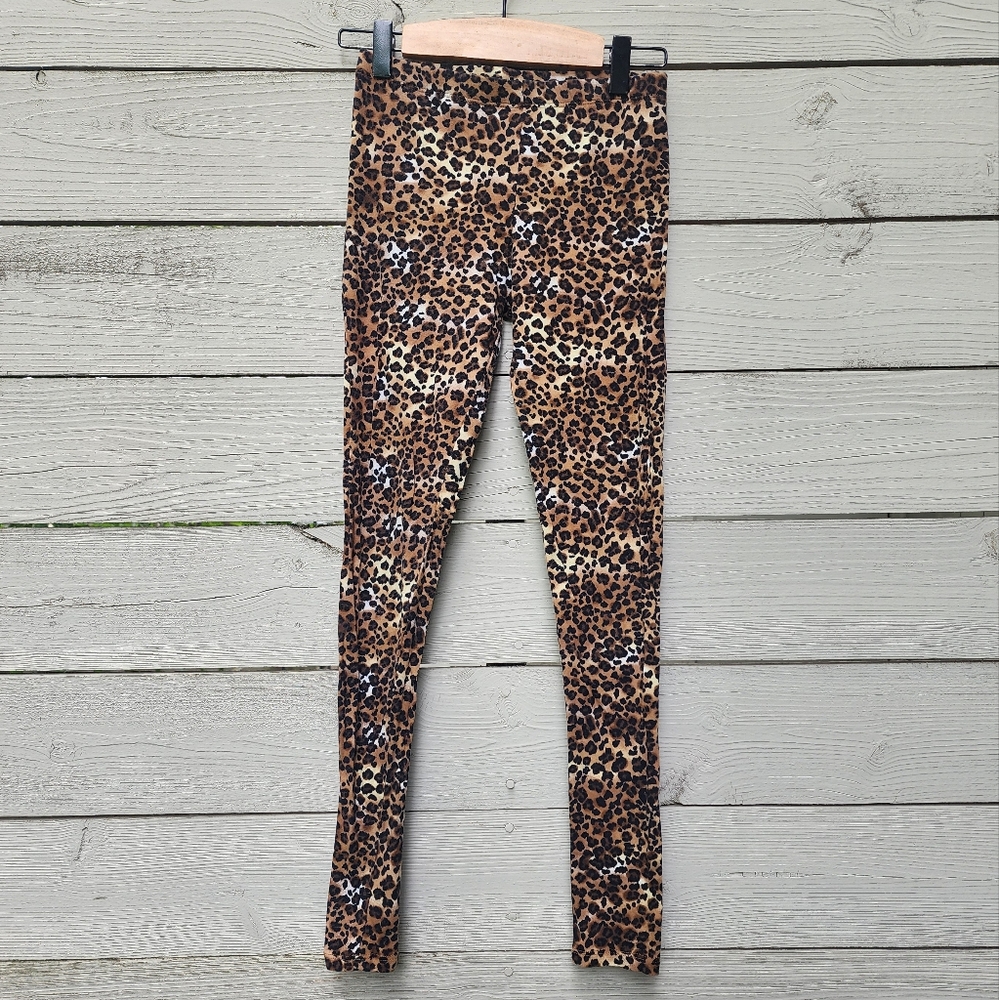 Buckle Heart & Hips Leopard Print Leggings